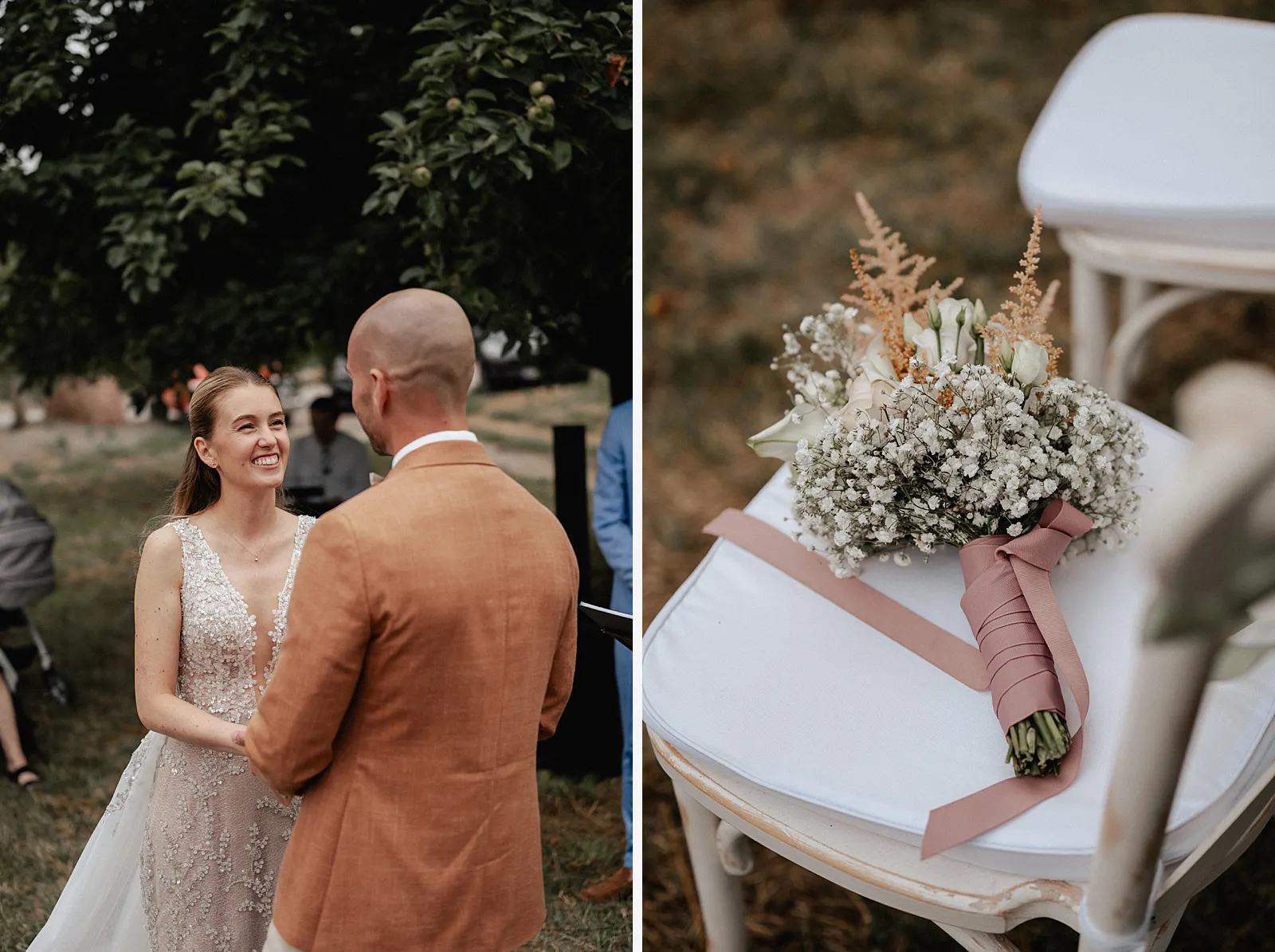 2er-Collage: Braut und Bräutigam halten sich bei der freien Trauung an den Händen und der Brautstrauß liegt auf einem Stuhl – Spessarthof, Aura im Sinngrund (Unterfranken, Bayern).