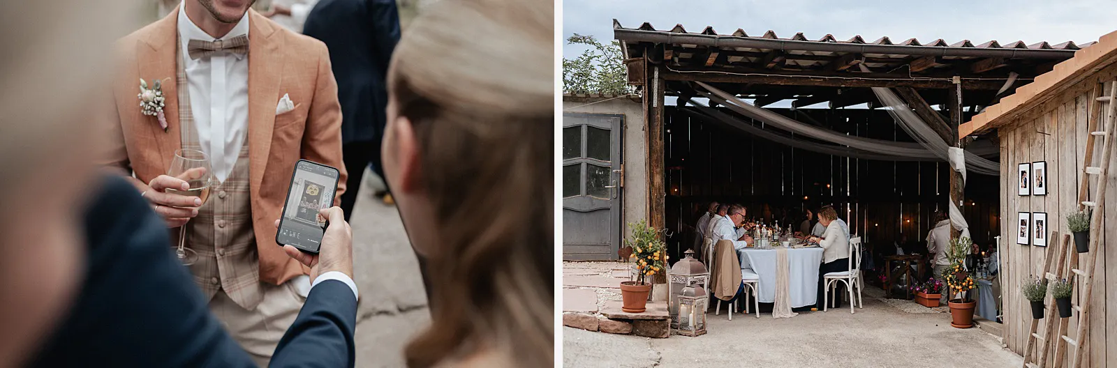 Gast zeigt auf dem Handy ein Foto beim Sektempfang, im Hintergrund der Hof und die offene Scheune – Spessarthof, Aura im Sinngrund, Bayern (Landkreis Main-Spessart).